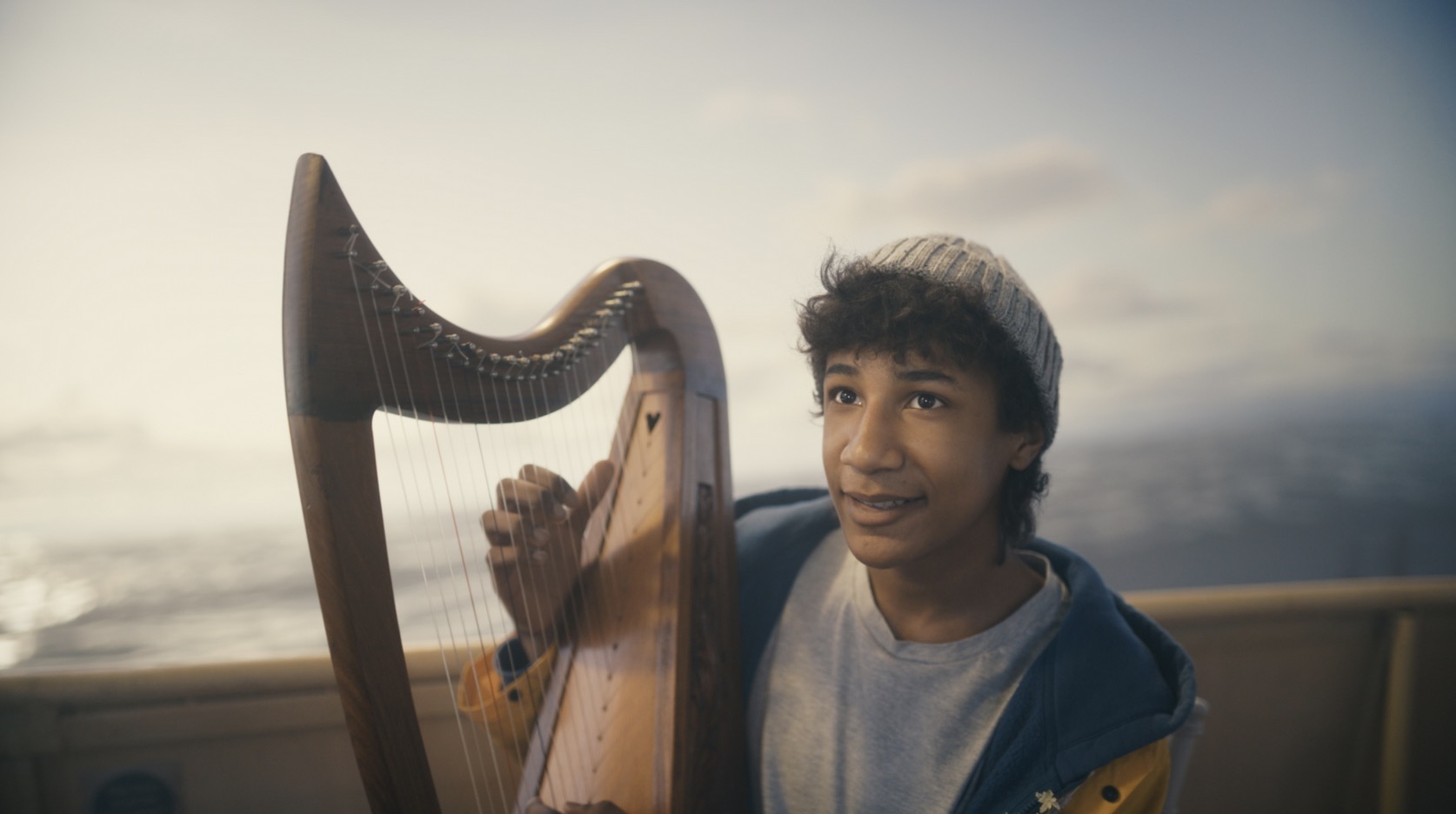 Squarespace launches new brand campaign uniting two nations across “The Ditch”